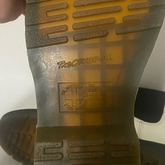 Dr. Martens slip resistant unisex Chelsea boot - Picture 4 of 8